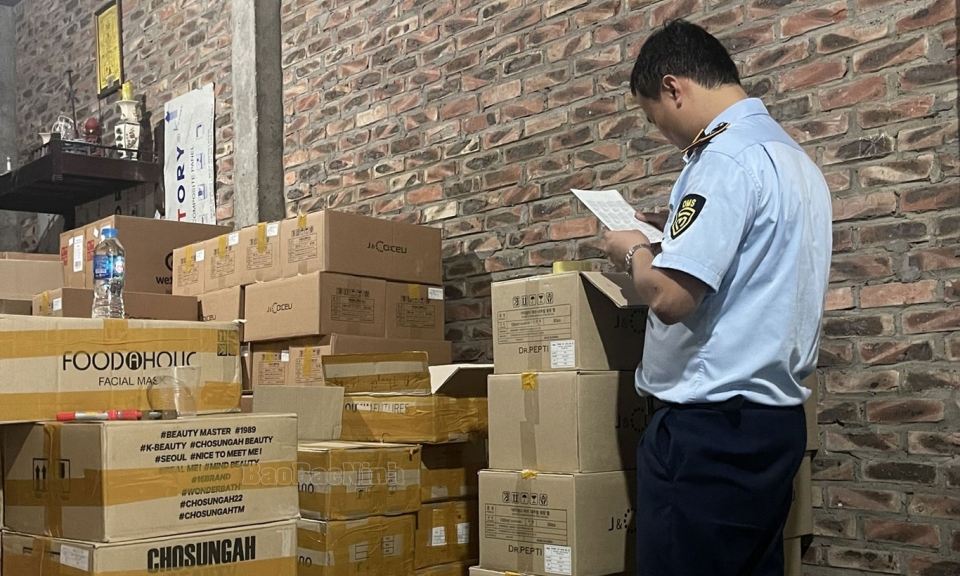 Kiểm tra, phát hiện kho chứa 41.500 sản phẩm mỹ phẩm Hàn Quốc có dấu hiệu nhập lậu