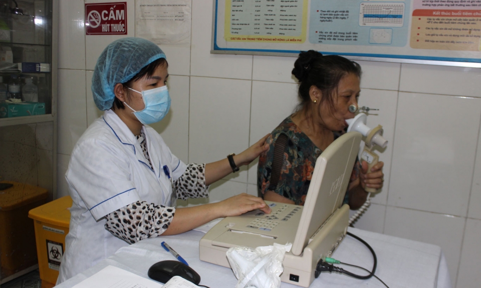 Phấn đấu xây dựng môi trường  không khói thuốc