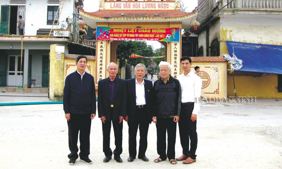 Nối lại tình cũ nghĩa xưa