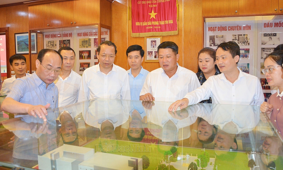 Đoàn cán bộ tỉnh Sơn La trao đổi kinh nghiệm công tác xây dựng và thực hiện Đề án Trường Chính trị đạt chuẩn tại tỉnh Bắc Ninh