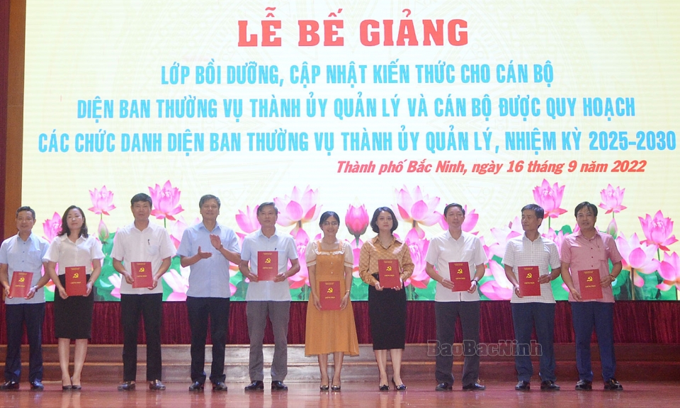 Cập nhật kiến thức cho cán bộ diện Ban Thường vụ Thành ủy quản lý