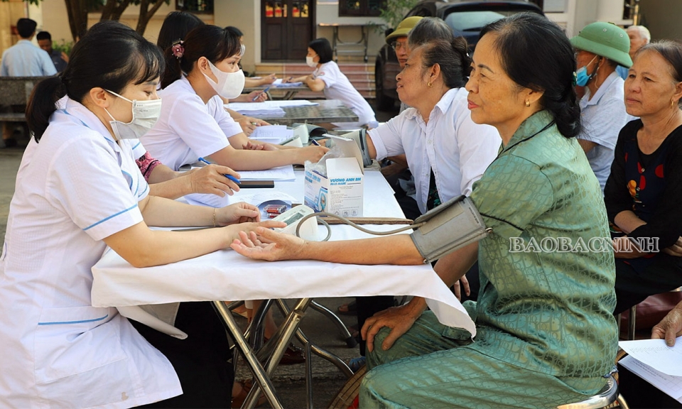 Quế Võ khám sức khỏe người cao tuổi lồng ghép phát hiện bệnh không lây nhiễm