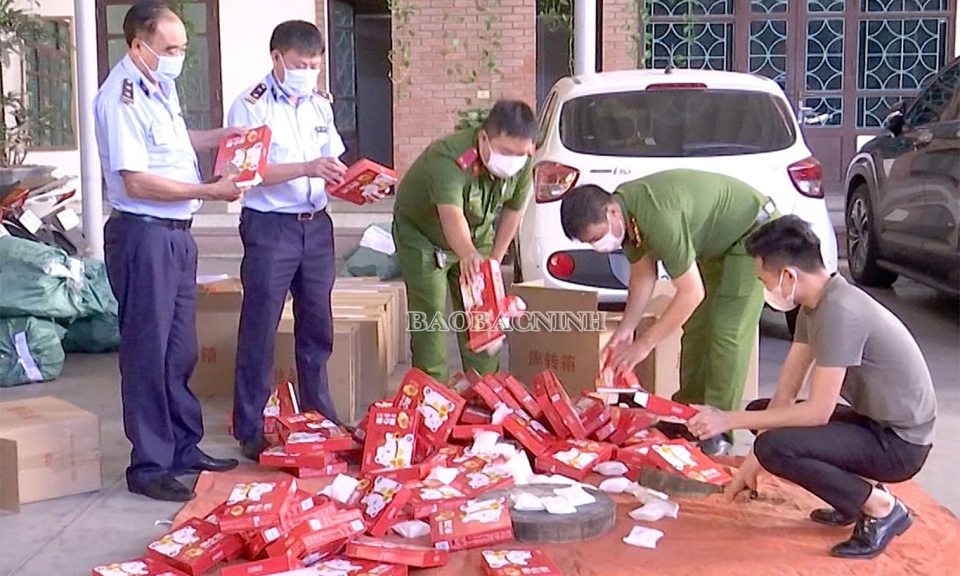 Tịch thu, buộc tiêu hủy 1.800 chiếc bánh trung thu nhập lậu