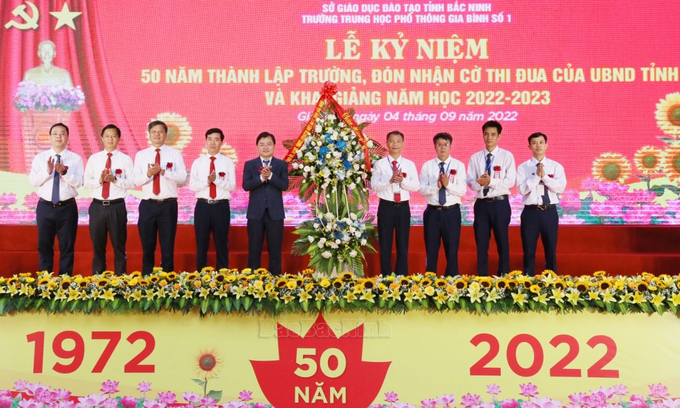 Bí thư Tỉnh uỷ Nguyễn Anh Tuấn dự khai giảng năm học 2022-2023 tại Trường THPT Gia Bình số 1