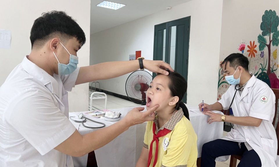 Tích cực triển khai công tác y tế trường học
