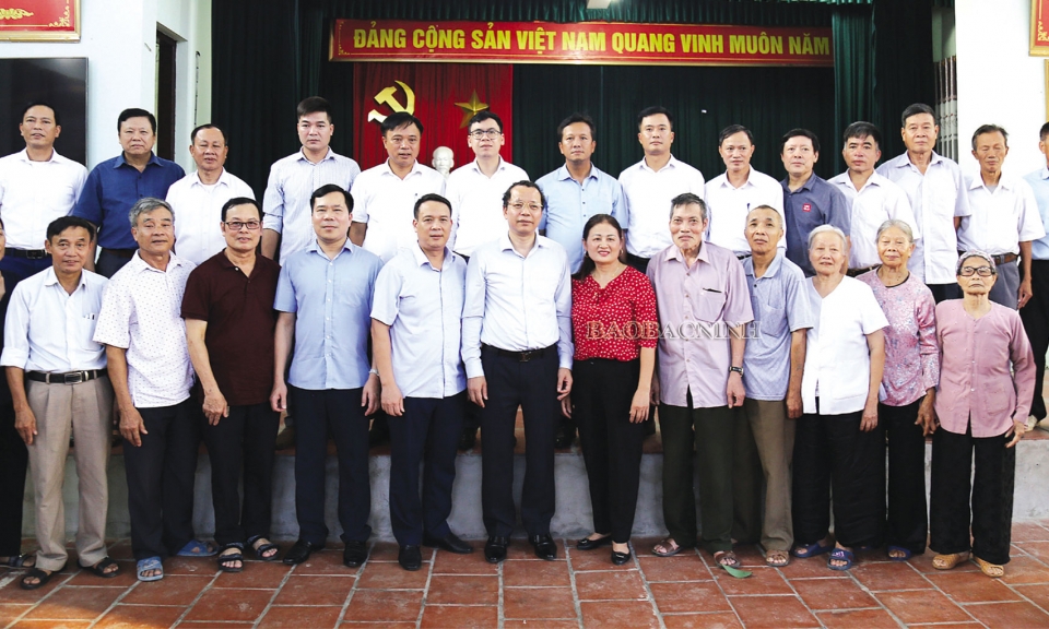 Các đồng chí lãnh đạo tỉnh dự sinh hoạt chi bộ tại cơ sở