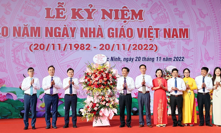 Bí thư Tỉnh ủy Nguyễn Anh Tuấn dự Lễ Kỷ niệm 40 năm Ngày Nhà giáo Việt Nam tại Trường THPT Chuyên Bắc Ninh