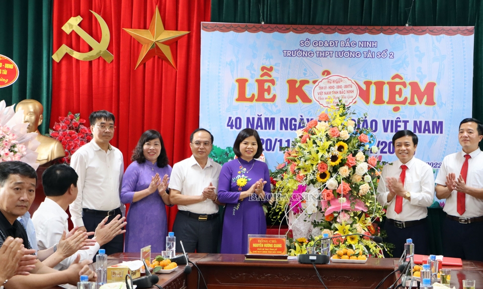 Chủ tịch UBND tỉnh Nguyễn Hương Giang chúc mừng Ngày Nhà giáo Việt Nam tại huyện Lương Tài