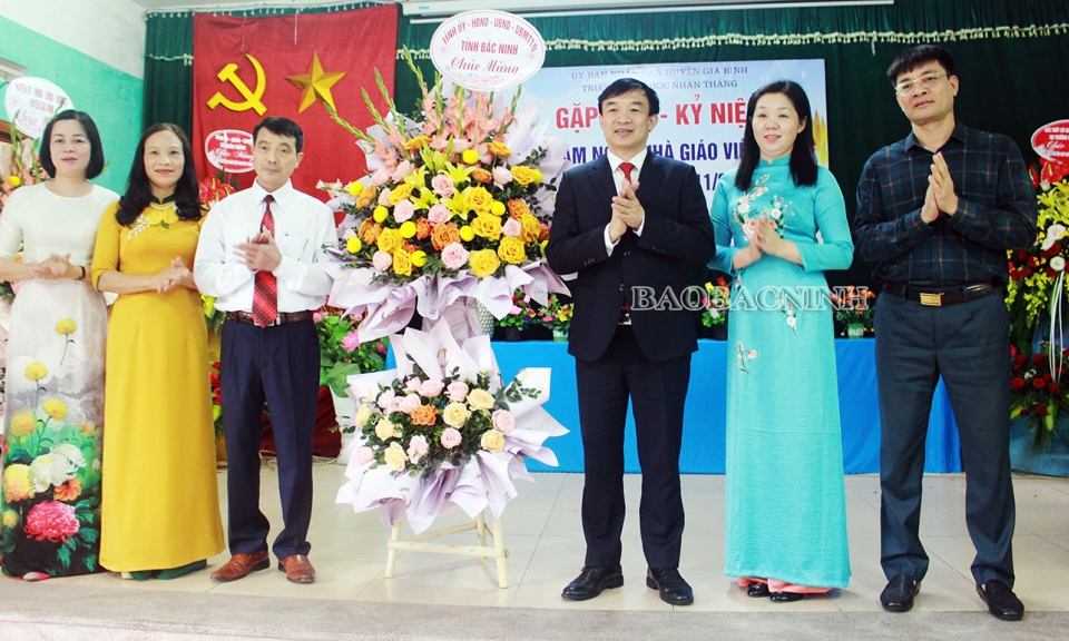 Chủ tịch Ủy ban MTTQ tỉnh chúc mừng Ngày Nhà giáo Việt Nam 20-11