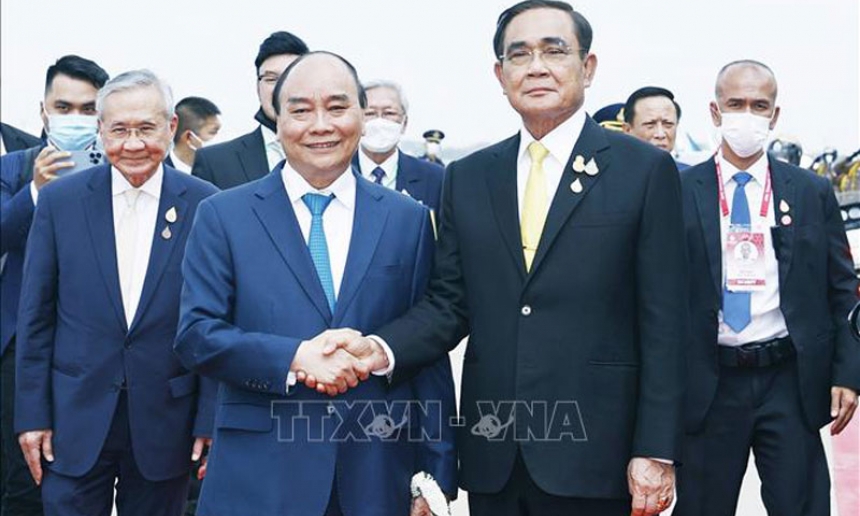 Chủ tịch nước bắt đầu thăm chính thức Thái Lan và dự Hội nghị APEC lần thứ 29