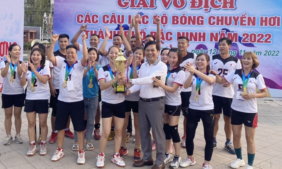 Gần 350 VĐV tham gia giải Vô địch các câu lạc bộ bóng chuyền hơi thành phố Bắc Ninh