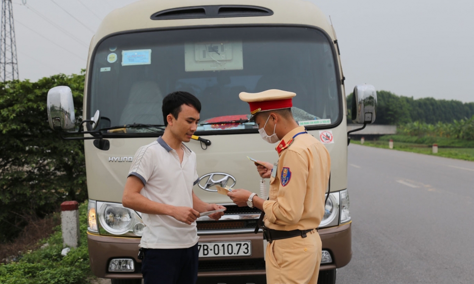 Triển khai đồng bộ  các giải pháp bảo đảm  trật tự ATGT dịp cuối năm