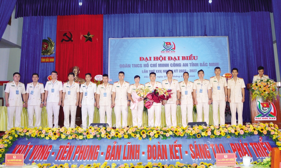 Xung kích trong đấu tranh chống tin giả, tin xấu độc trên không gian mạng
