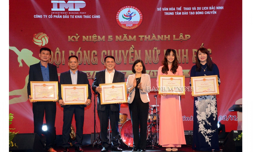 Đội bóng chuyền nữ Kinh Bắc kỷ niệm 5 năm thành lập