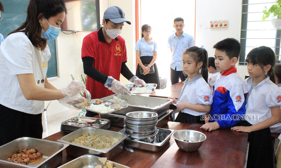 Thành phố Bắc Ninh bảo đảm ATTP bữa ăn bán trú trường học