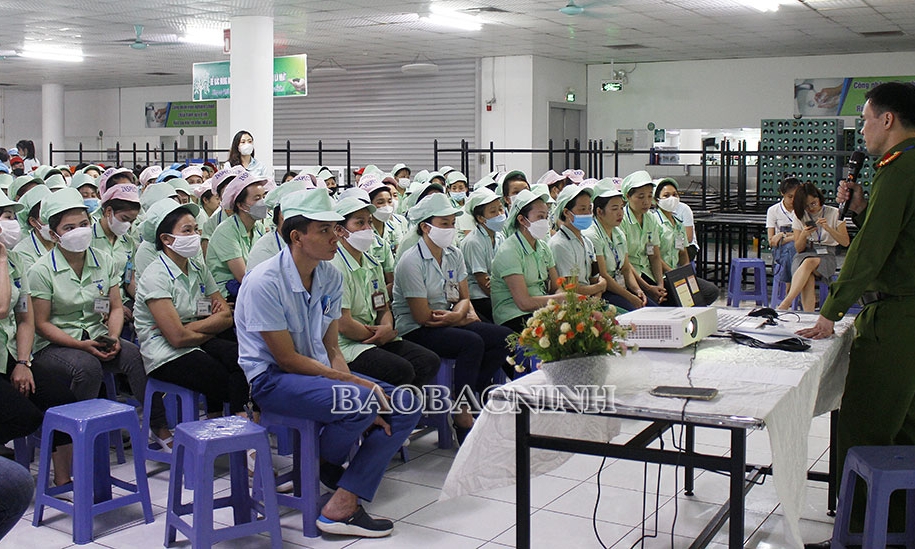 Tuyên truyền về phòng, chống tệ nạn xã hội và tín dụng đen cho công nhân lao động