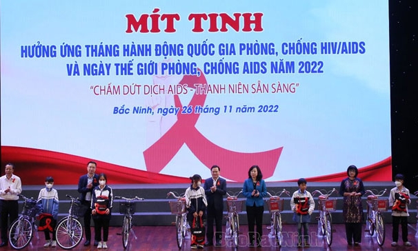 Mít tinh hưởng ứng Tháng hành động Quốc gia phòng, chống HIV/AIDS và Ngày Thế giới phòng, chống HIV/AIDS