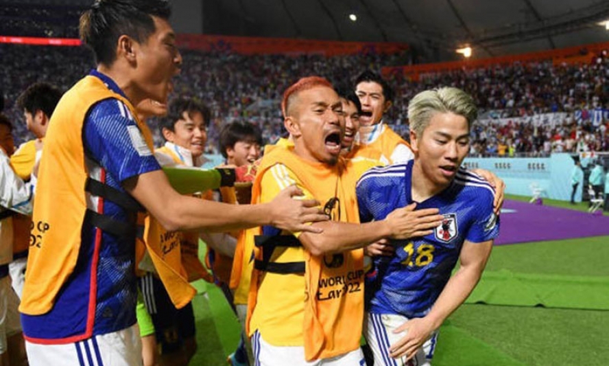 Nhật Bản ngược dòng trước Đức, thêm địa chấn World Cup