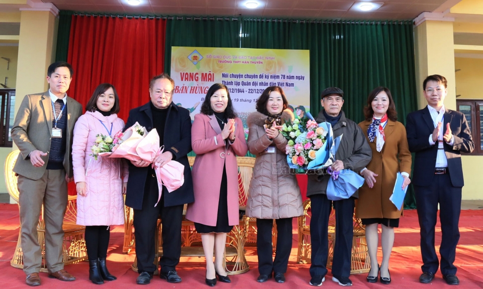 Nghe cựu giáo viên, học sinh trường THPT Hàn Thuyên kể chuyện vượt Trường Sơn những năm chống Mỹ