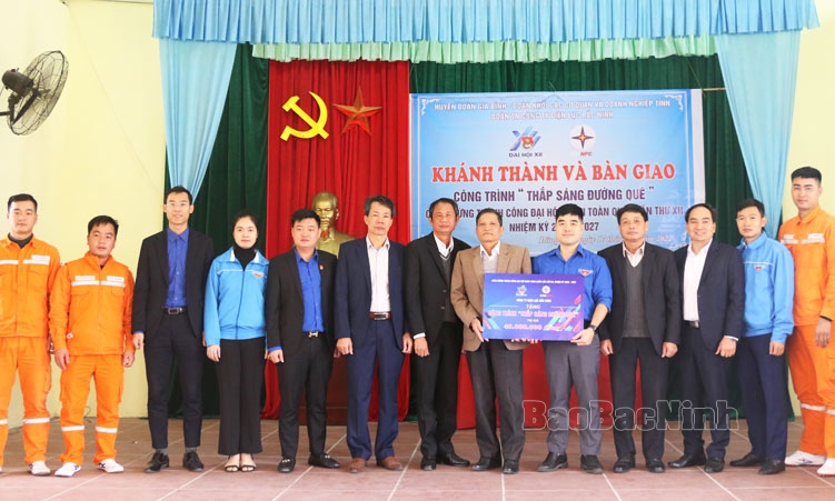 Khánh thành công trình “Thắp sáng đường quê”  thôn Đông Cao