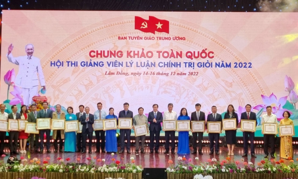 Trao giải Chung khảo toàn quốc Hội thi giảng viên lý luận chính trị giỏi năm 2022