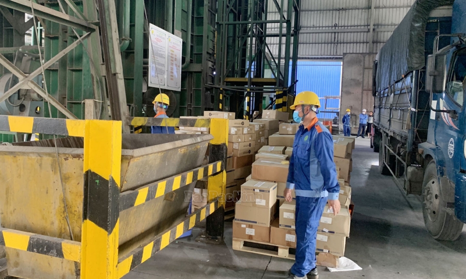 Tiêu hủy gần 30.400 sản phẩm mỹ phẩm Hàn Quốc không rõ xuất xứ