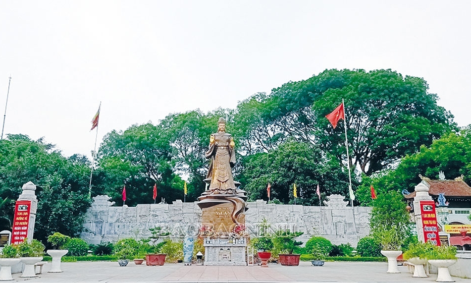 Nguyên Phi Ỷ Lan vị quan âm bồ tát trong lòng dân chúng