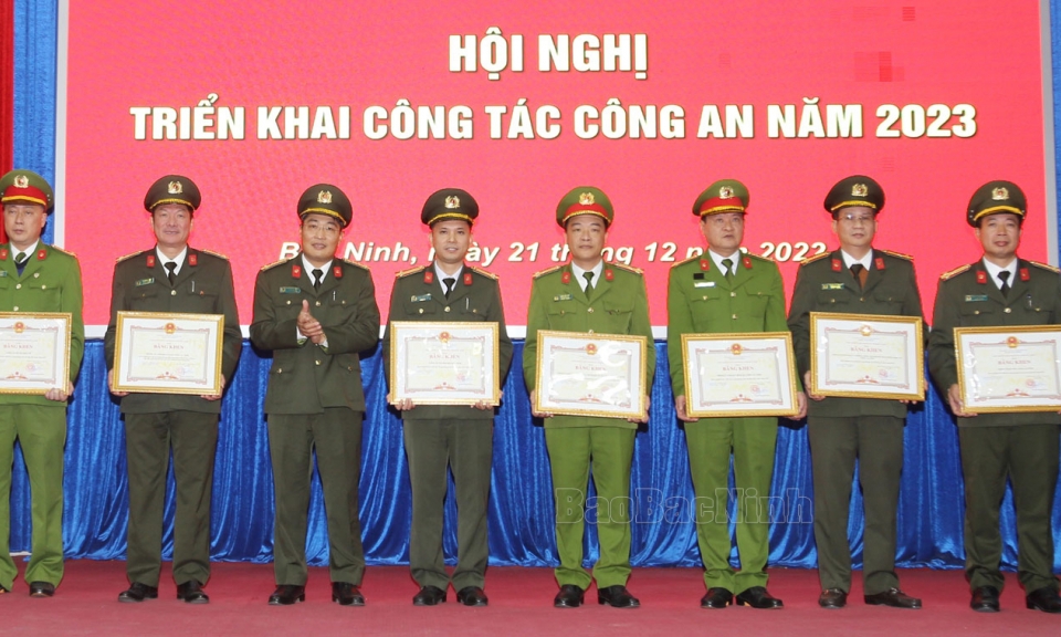 Đấu tranh ngăn chặn, đẩy lùi  tội phạm và tệ nạn ma túy