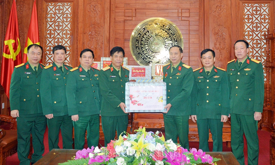 Trung tướng Nguyễn Văn Nghĩa, Phó Tổng Tham mưu trưởng Quân đội nhân dân Việt Nam kiểm tra và chúc Tết Bộ CHQS tỉnh