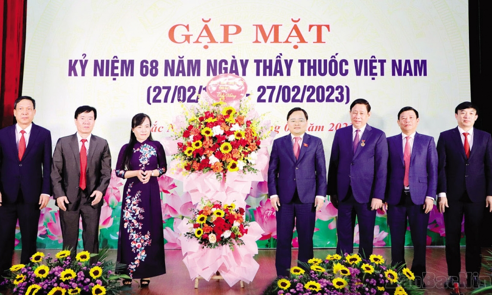 Lãnh đạo tỉnh chúc mừng  Ngày thầy thuốc Việt Nam