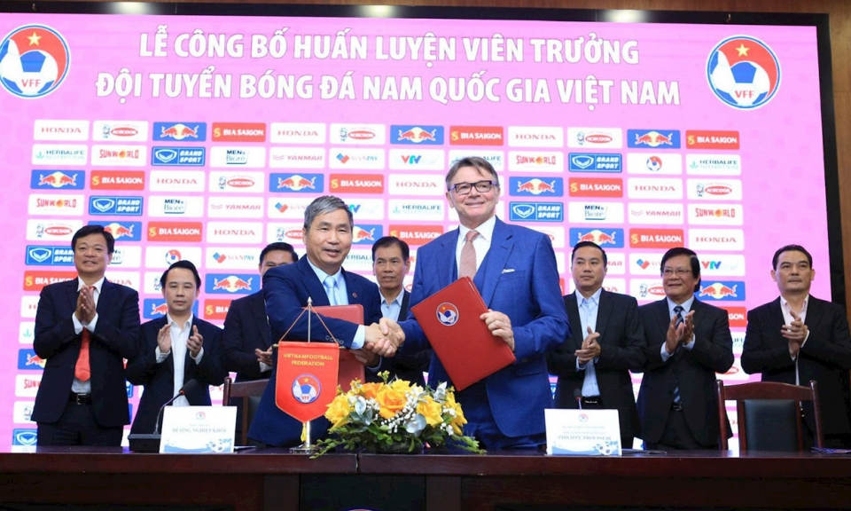 Huấn luyện viên Philippe Troussier đặt mục tiêu nâng tầm đội tuyển Việt Nam