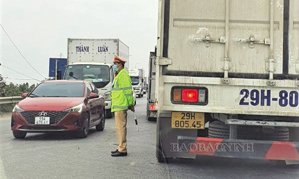 Thượng tôn pháp luật  để xây dựng văn hoá giao thông an toàn