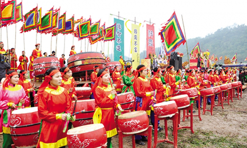 Giêng Hai vẫy gọi