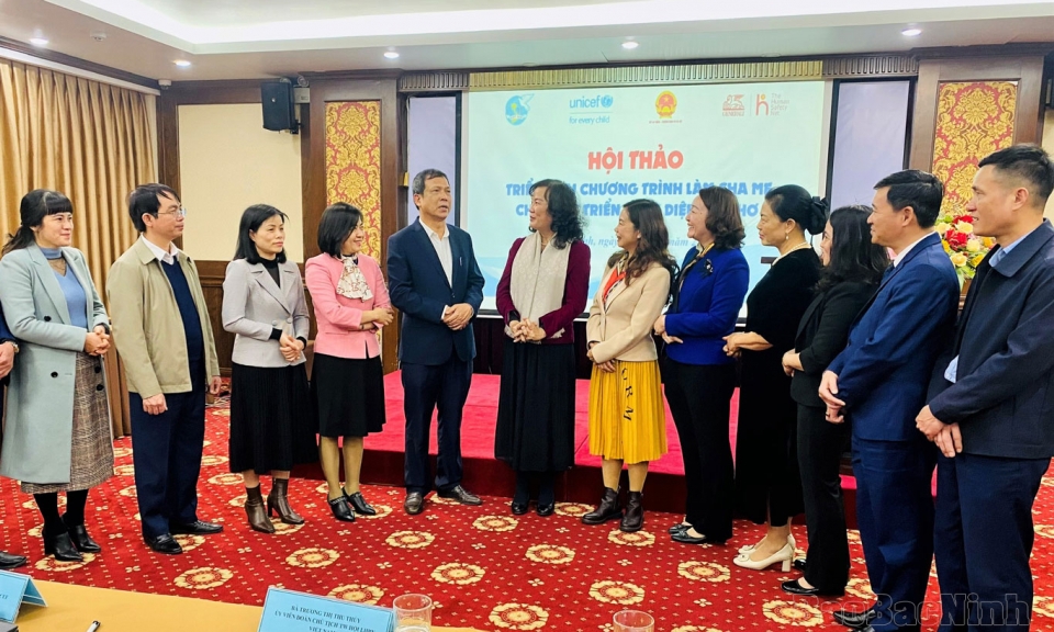 Hội thảo “Làm cha mẹ cho phát triển toàn diện trẻ thơ”