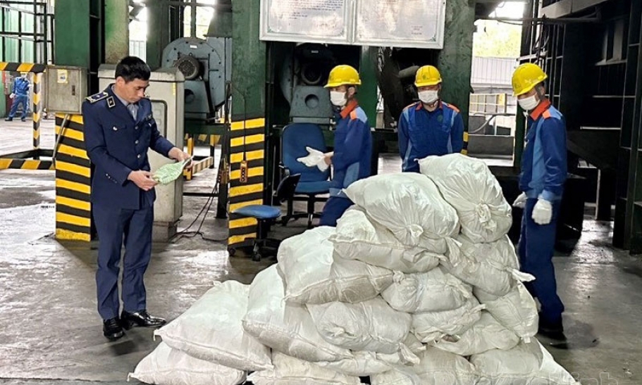 Tiêu hủy 500 gói chế phẩm sinh học