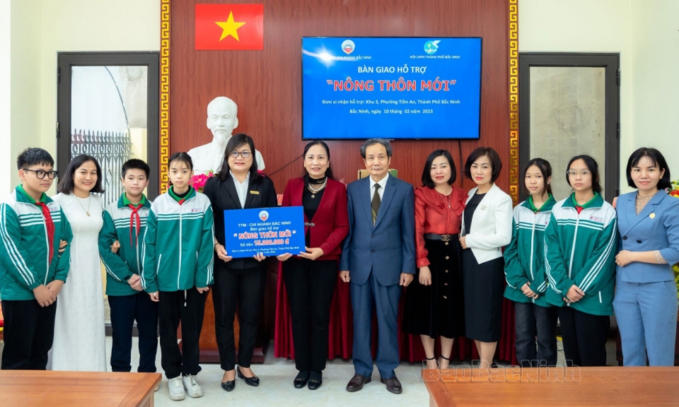 Trao hỗ trợ công trình Nông thôn mới tại phường Tiền An