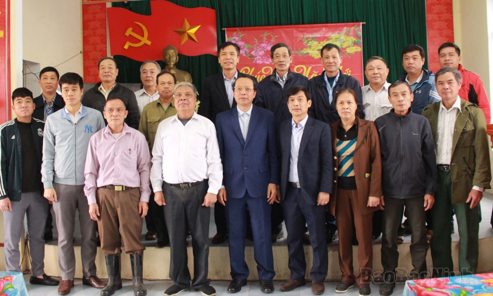 Phó Bí thư Thường trực Tỉnh uỷ Nguyễn Quốc Chung dự sinh hoạt Chi bộ tại cơ sở