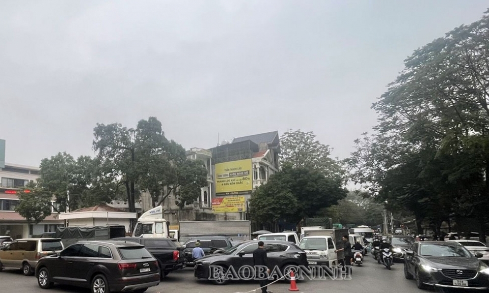 Phó Thủ tướng Trần Hồng Hà chỉ đạo giải quyết tình trạng ùn tắc tại các Trung tâm đăng kiểm