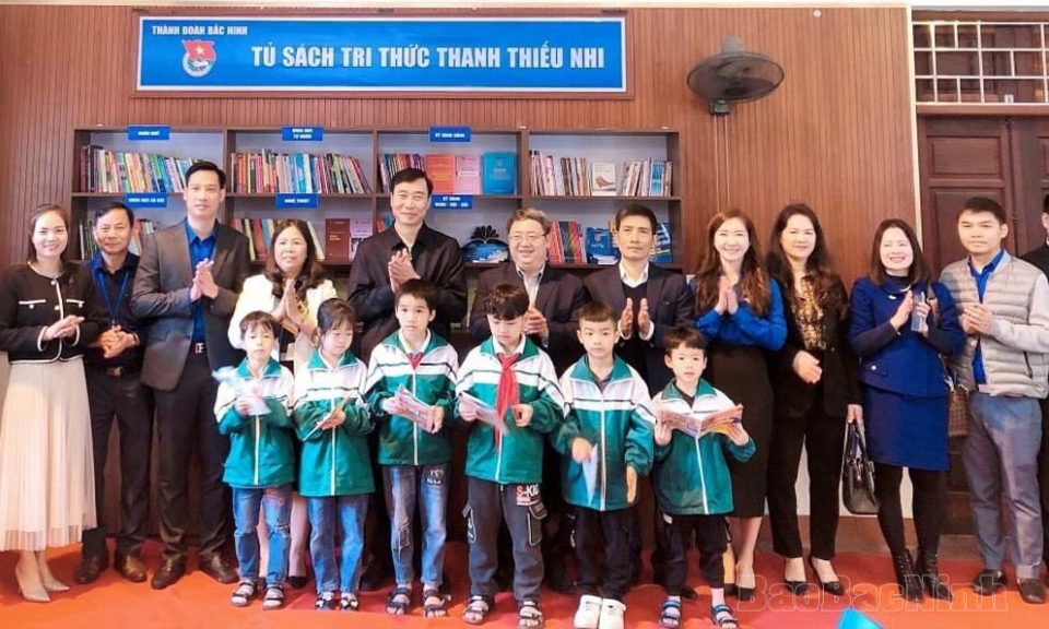 Khai trương “Tủ sách tri thức Thanh thiếu nhi”