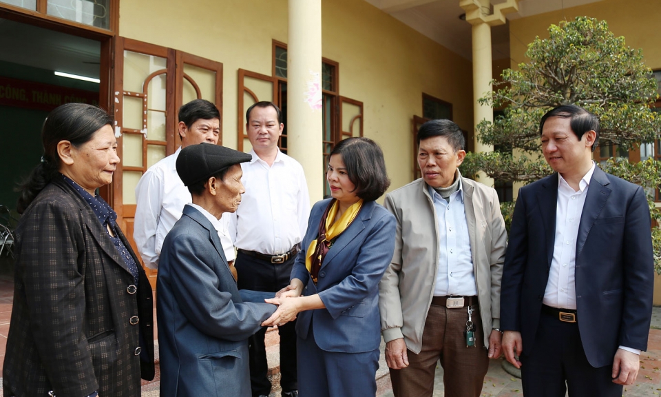 Chủ tịch UBND tỉnh Nguyễn Hương Giang dự sinh hoạt Đảng tại Chi bộ cơ sở