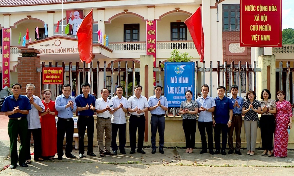 Phụ nữ xã Phật Tích xây dựng gia đình “5 không 3 sạch”
