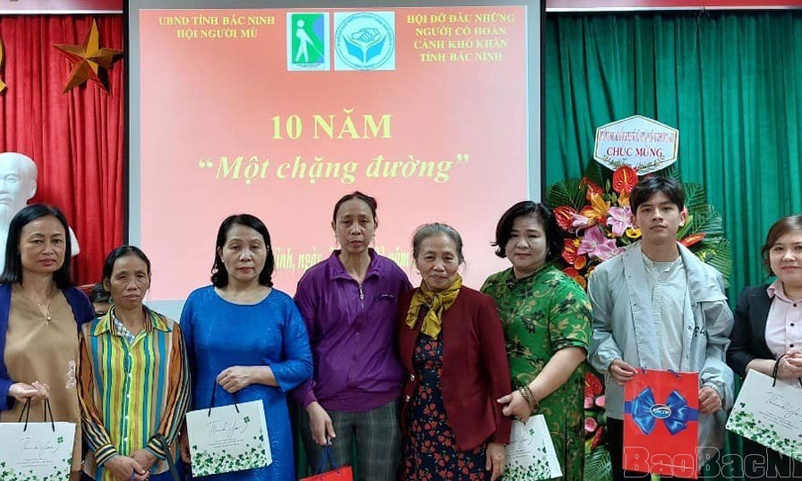Hội Đỡ đầu những người có hoàn cảnh khó khăn kỷ niệm 10 năm thành lập