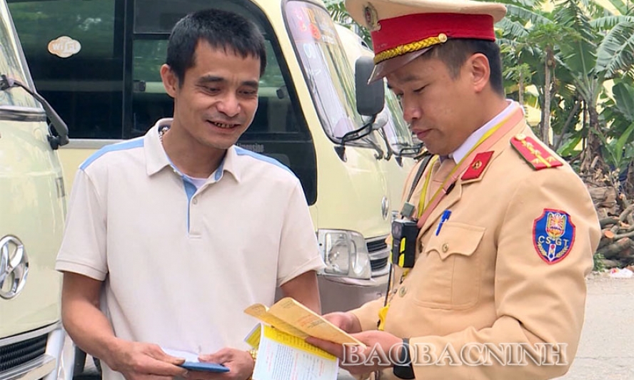 Yên Phong tăng cường kiểm tra, xử lý phương tiện đưa, đón học sinh