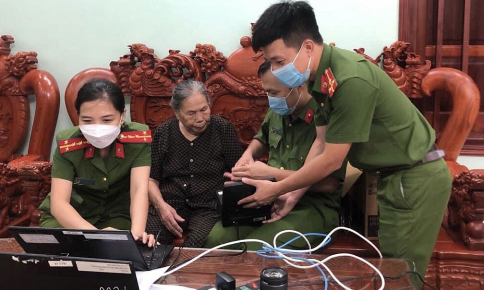 Ngày cao điểm tình nguyện hỗ trợ người dân thực hiện dịch vụ công trực tuyến