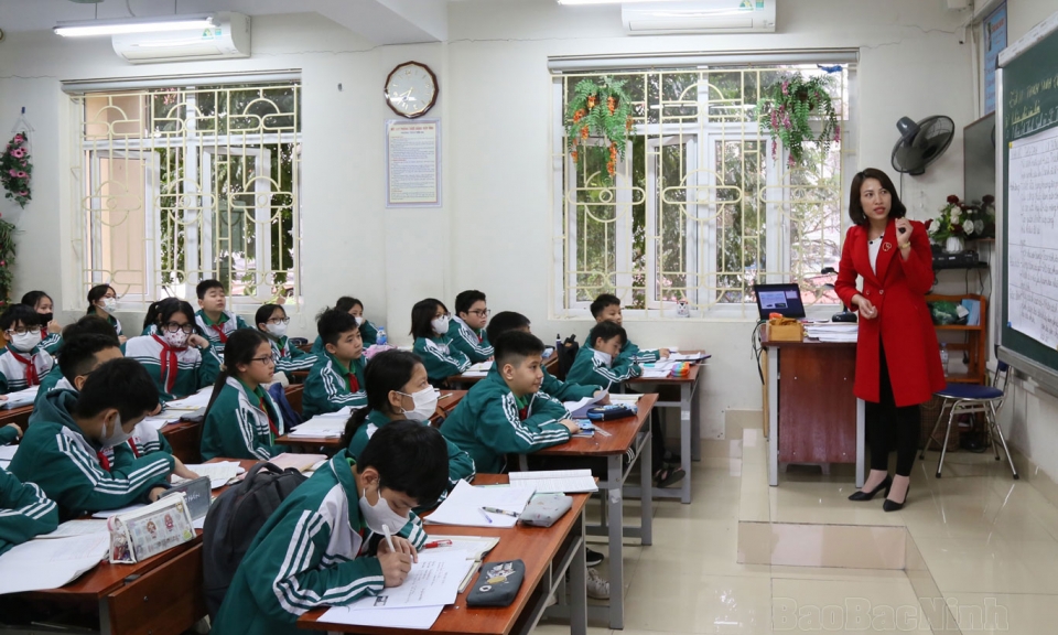 Hơn 1.000 cán bộ, giáo viên được giới thiệu sử dụng SGK mới