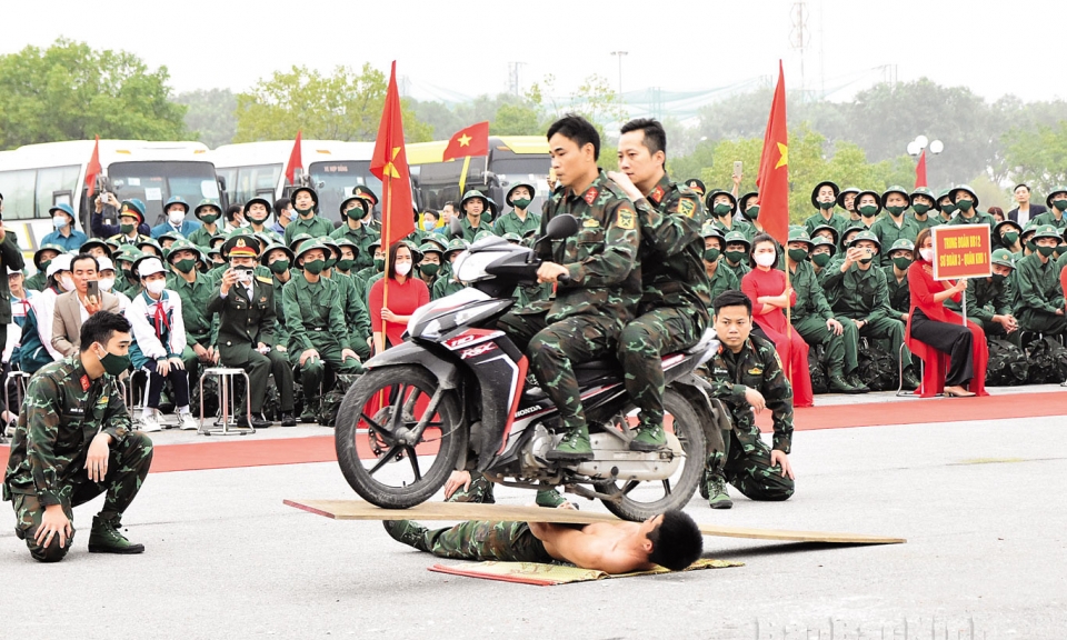 Lính trinh sát thi đua  huấn luyện giỏi