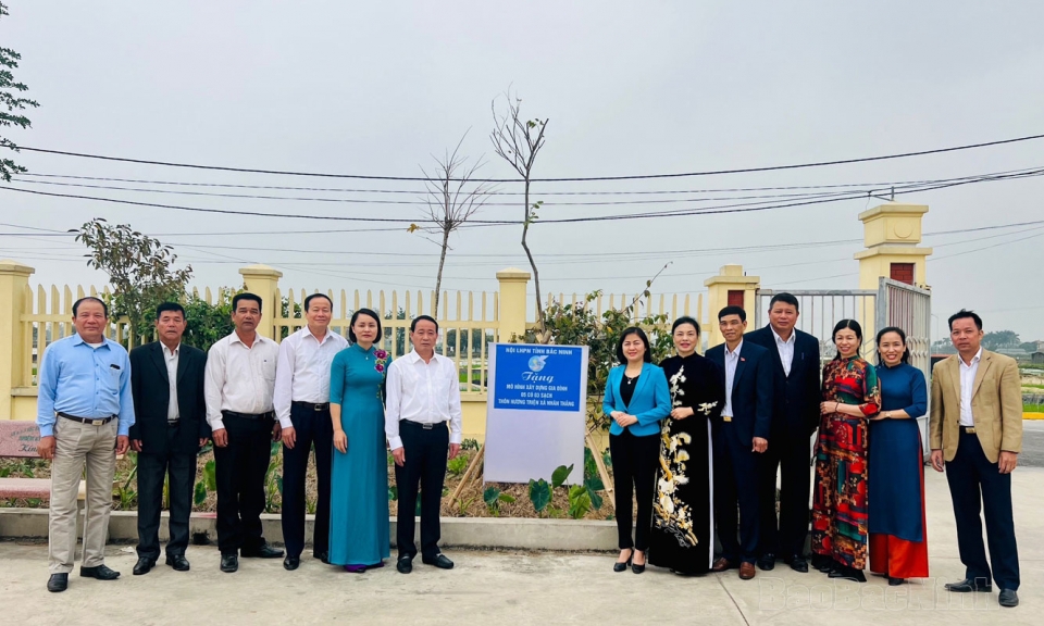 Mô hình điểm “Xây dựng gia đình 5 có, 3 sạch”
