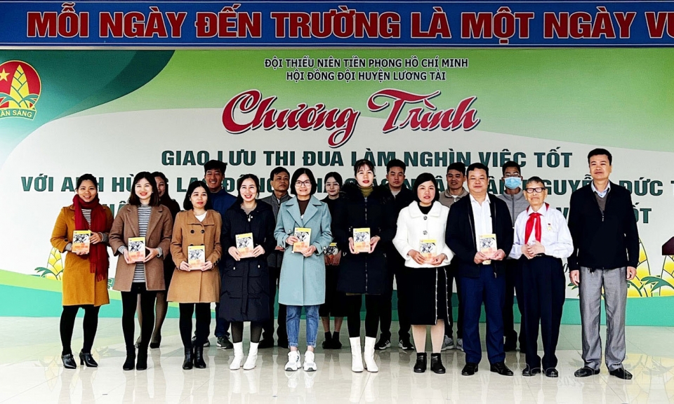 Anh hùng Lao động, Nhà giáo nhân dân Nguyễn Đức Thìn giao lưu, nói chuyện về phong trào Nghìn việc tốt