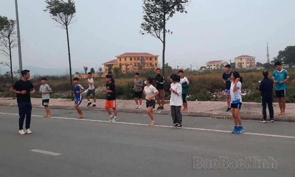 Khắc phục khó khăn, giữ vững phong trào