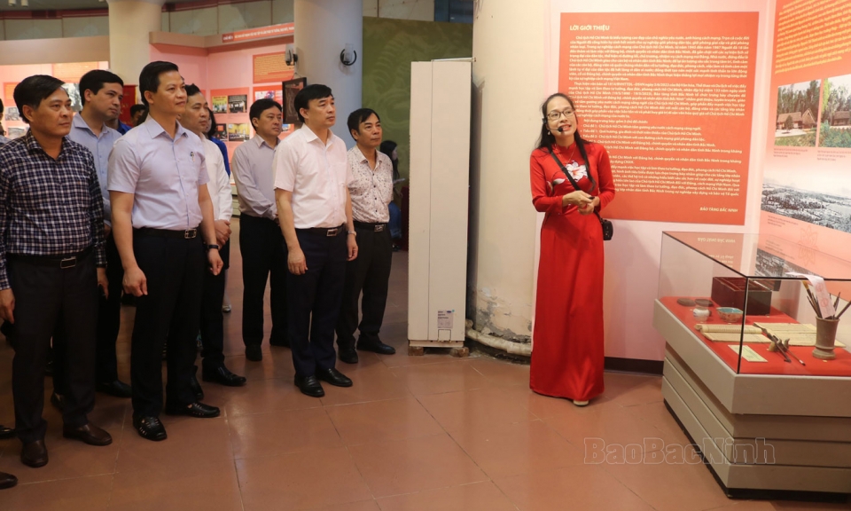 Trưng bày chuyên đề "Chủ tịch Hồ Chí Minh với Đảng bộ, chính quyền và nhân dân tỉnh Bắc Ninh"